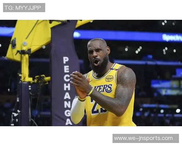 湖人对决热火第六场詹姆斯精彩瞬间回顾与赛场亮点分析